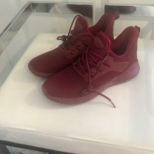 Ladies sneakers! New without tags